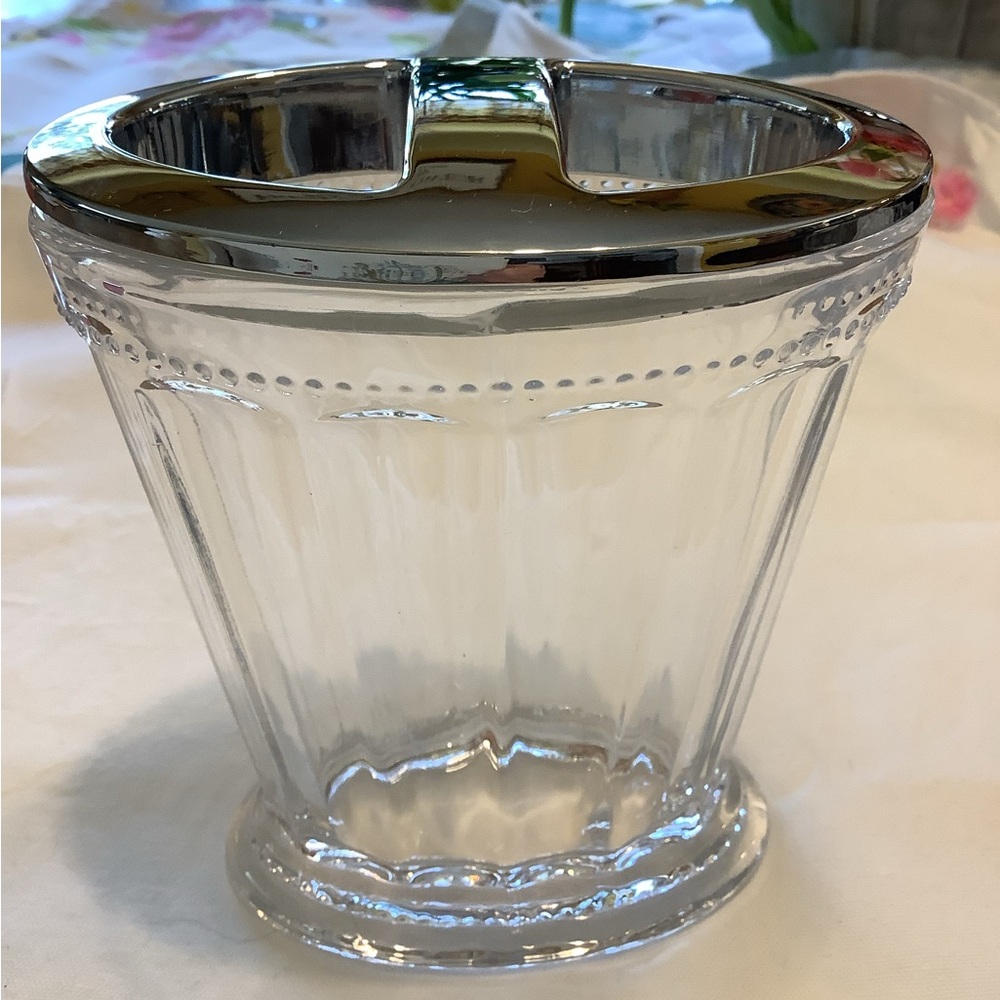 NWOT TOOTH BRUSH HOLDER